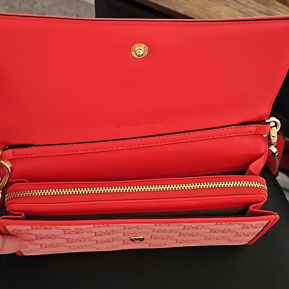 Michael Kors Large Jet Set Logo Wallet - Picture 2 of 3